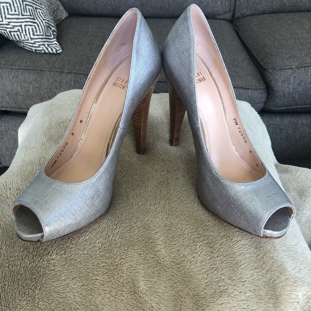 ⬇️ $79 Stuart Weitzsman Silver/Gray Peep-toe Heels